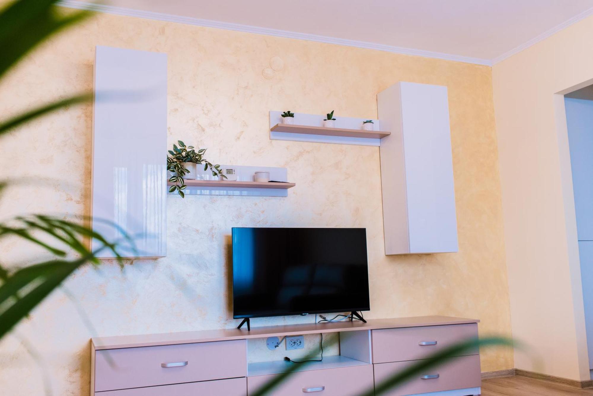 Central White Apartment Сату-Маре Экстерьер фото